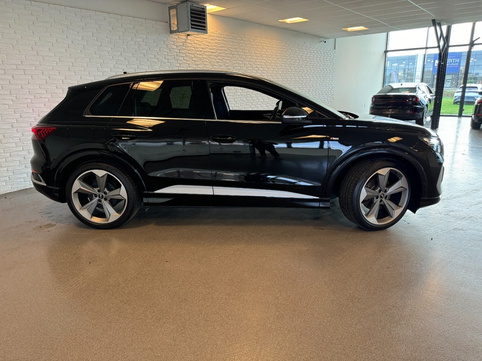 Audi Q4 e-tron 35 S-line 5d