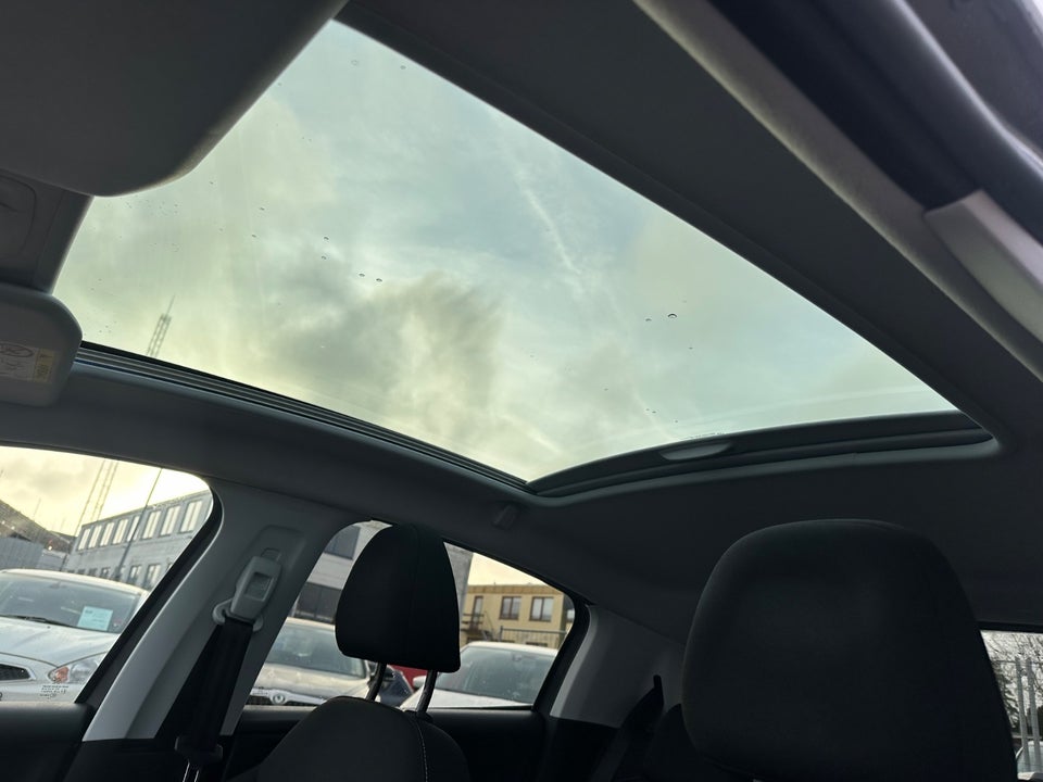 Peugeot 208 1,2 VTi 82 Signature Sky 5d