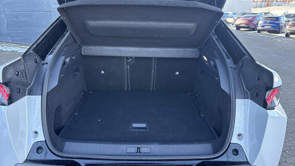 Peugeot e-3008 77 GT 5d