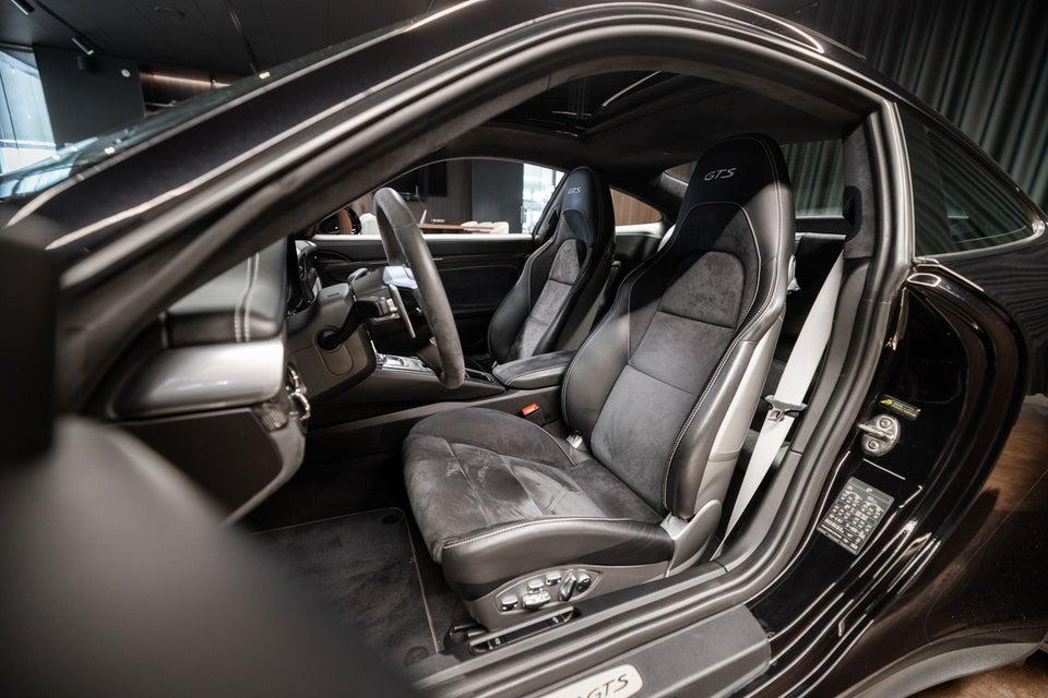 Porsche 911 Carrera 4 GTS 3,0 Coupé PDK 2d