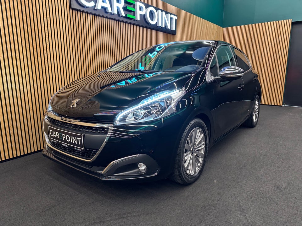 Peugeot 208 1,2 VTi 82 Signature Sky 5d