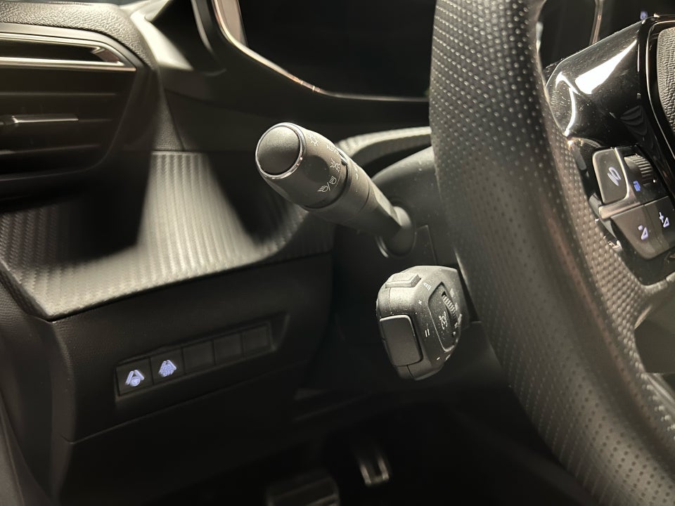 Peugeot e-208 50 GT 5d