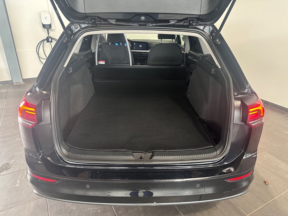 VW Golf VIII 1,5 eTSi 130 Life Variant DSG Van 5d