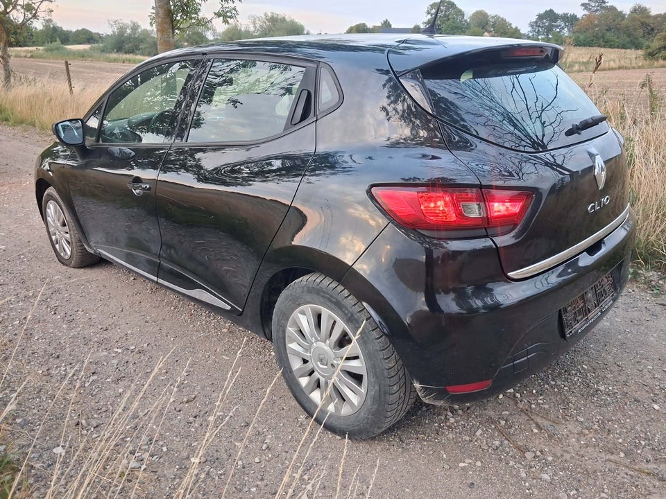 Renault Clio IV 1,2 16V Expression 5d