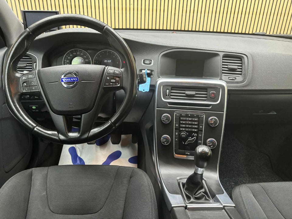 Volvo V60 1,6 DRIVe Momentum 5d