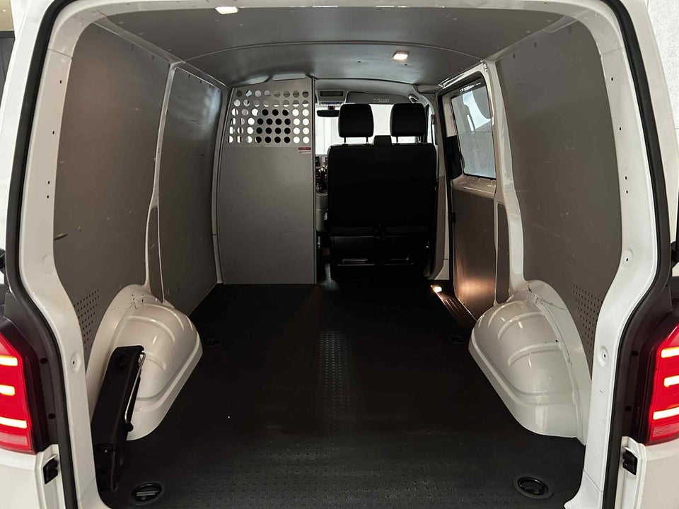 VW Transporter 2,0 TDi 150 Kassevogn DSG kort