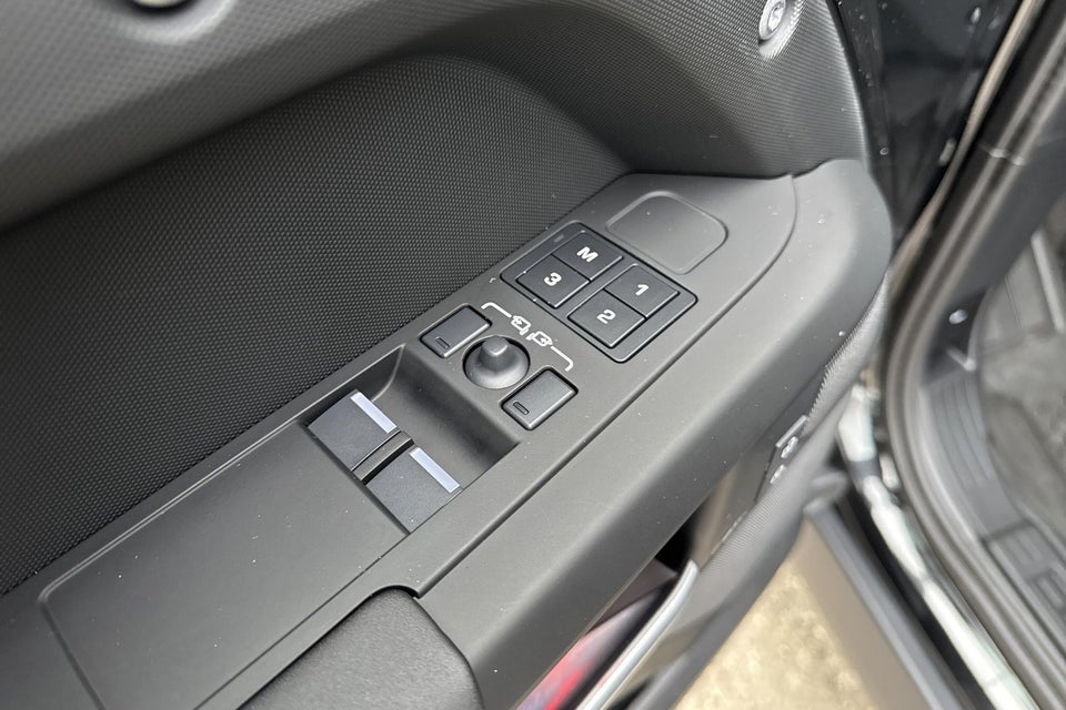 Land Rover Defender 110 3,0 D250 Hard Top X-Dynamic SE aut. Van 5d