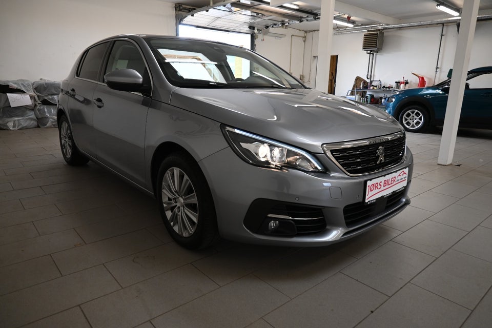 Peugeot 308 1,2 PureTech 130 Selection Sky 5d