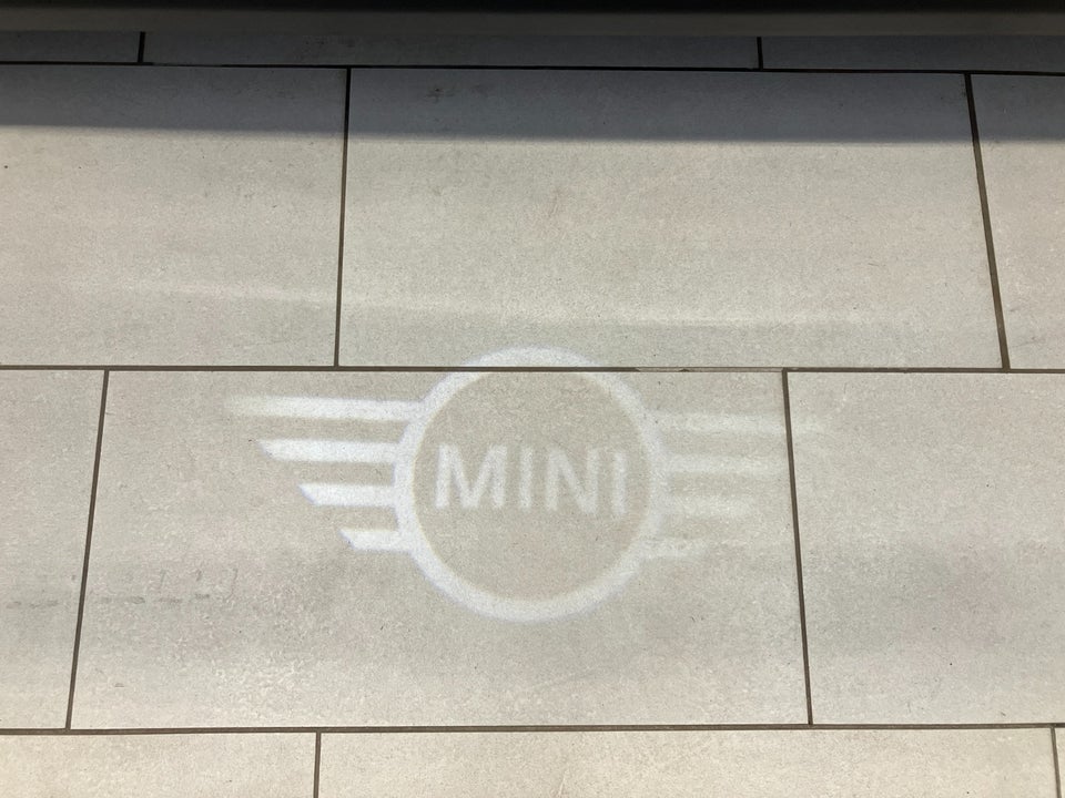 MINI Cooper SE Essential 3d