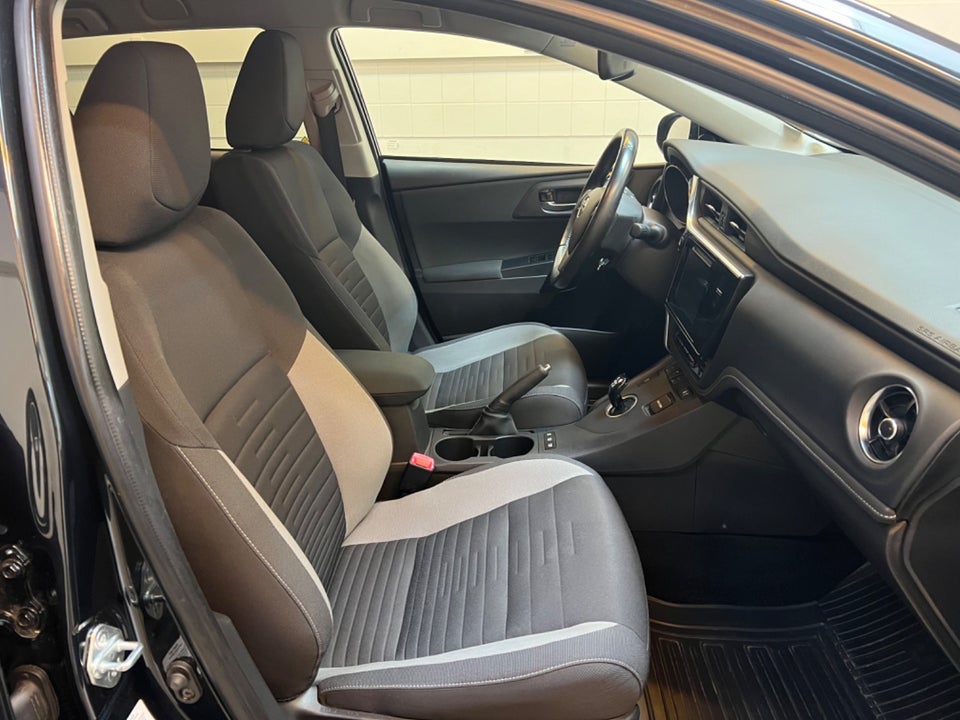 Toyota Auris 1,8 Hybrid H2 Comfort Touring Sports CVT 5d