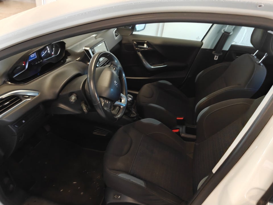 Peugeot 208 1,2 VTi Allure 5d