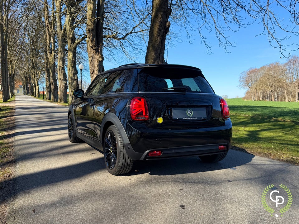 MINI Cooper SE Electric Trim 3d