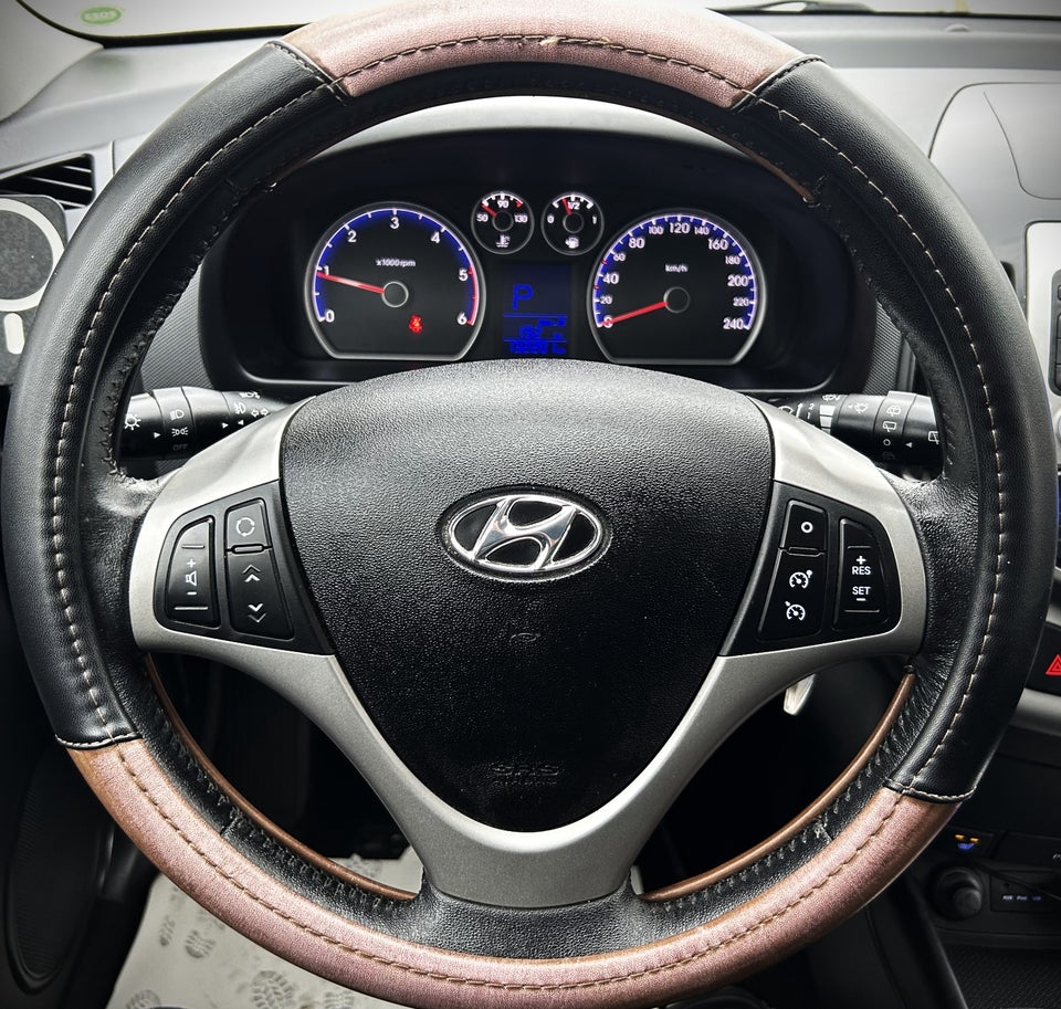 Hyundai i30 1,6 CRDi 128 Comfort CW aut. Van 5d