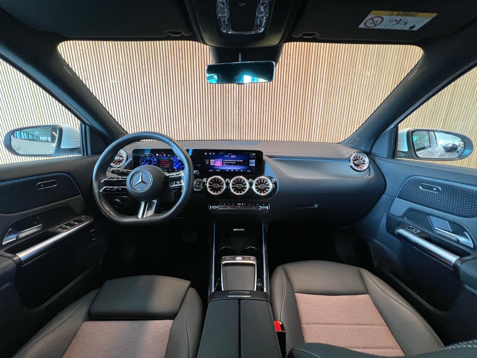 Mercedes EQA300 Electric Art 4Matic 5d