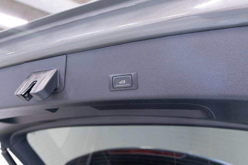 Audi Q8 e-tron 50 quattro 5d