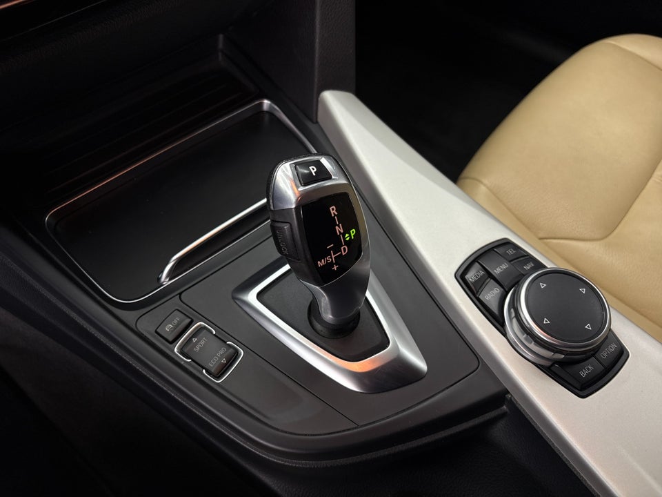 BMW 320d 2,0 Touring Luxury Line aut. 5d
