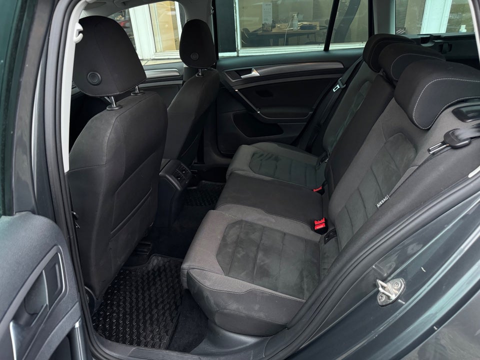 VW Golf VII 1,6 TDi 115 Comfortline Variant DSG 5d