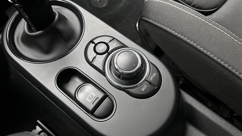 MINI Cooper SE Essential 3d