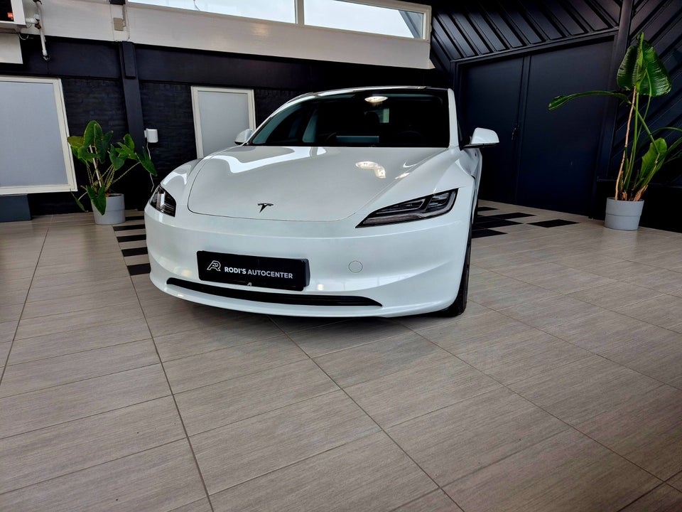 Tesla Model 3 RWD 4d
