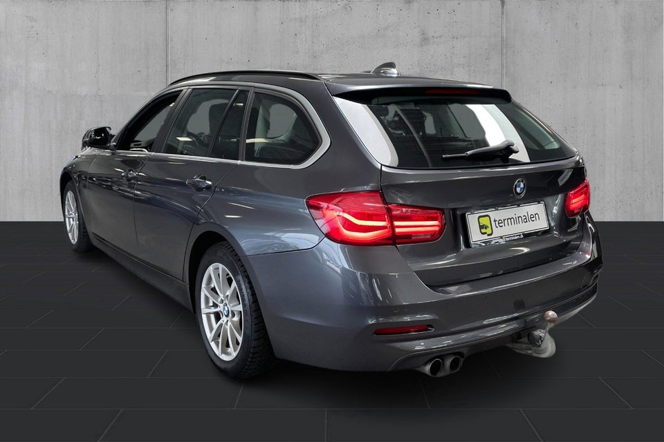 BMW 320i 2,0 Touring Executive aut. 5d