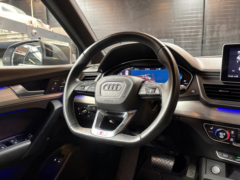 Audi Q5 50 TFSi e Sport quattro S-tr. 5d
