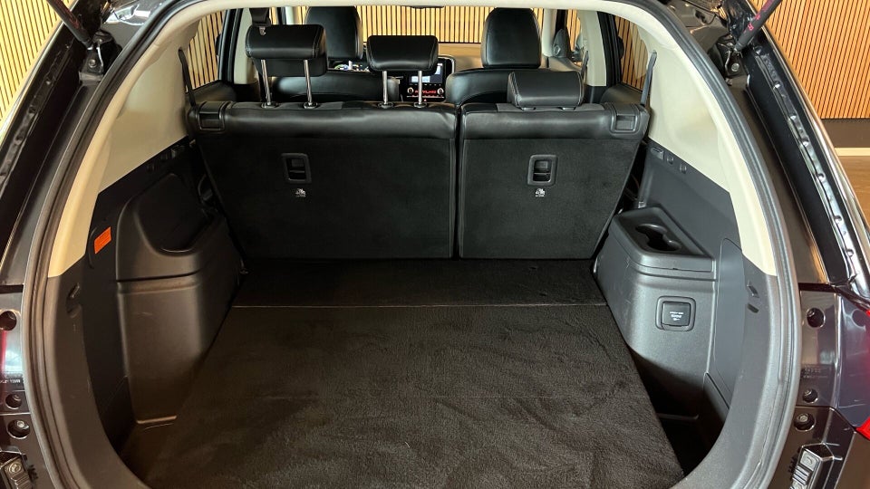 Mitsubishi Outlander 2,4 PHEV Limited CVT 4WD 5d