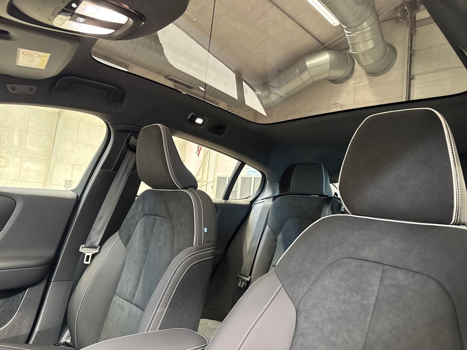 Volvo EC40 Extended Range Black Edition 5d