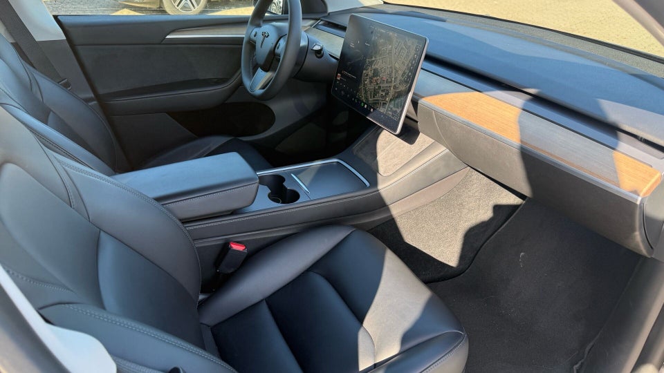 Tesla Model Y Long Range AWD 5d