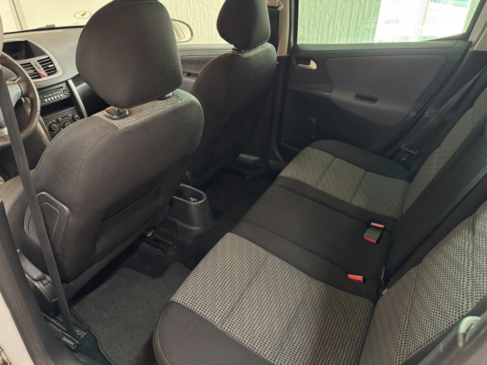 Peugeot 207 1,6 VTi Premium SW 5d