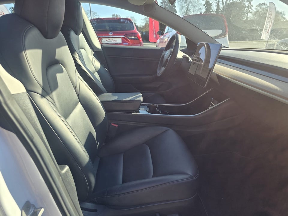 Tesla Model 3 Standard Range+ RWD 4d