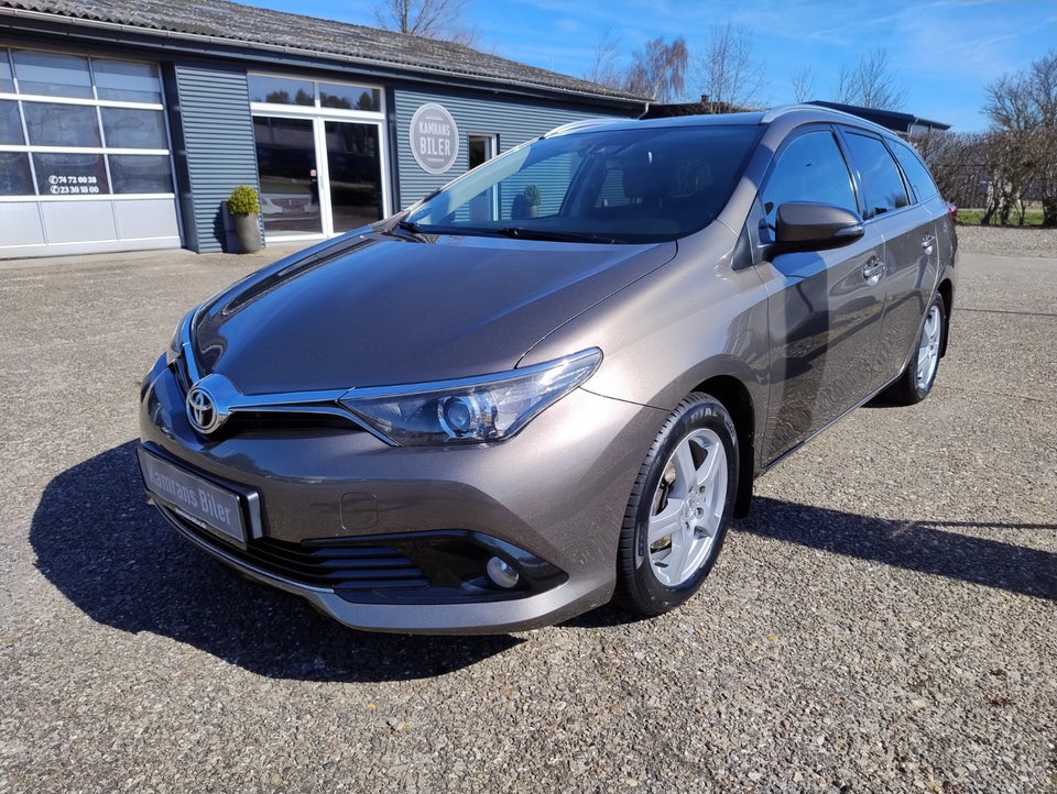 Toyota Auris 1,6 D-4D T2 Comfort Touring Sports 5d