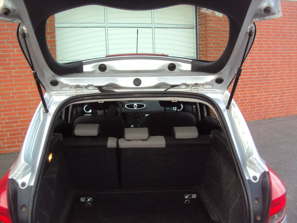 Renault Clio III 1,2 16V Expression Sport Tourer 5d