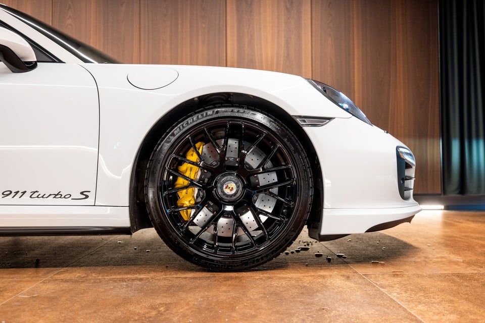 Porsche 911 Turbo S 3,8 Coupé PDK 2d