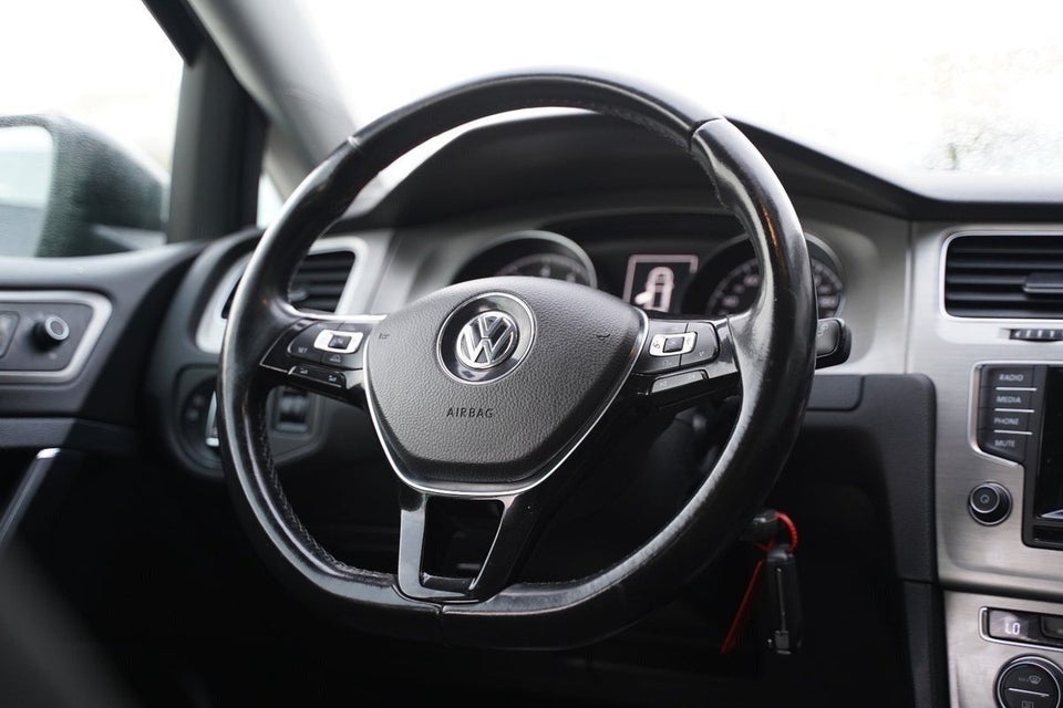 VW Golf VII 1,4 TSi 140 R-line BMT 5d