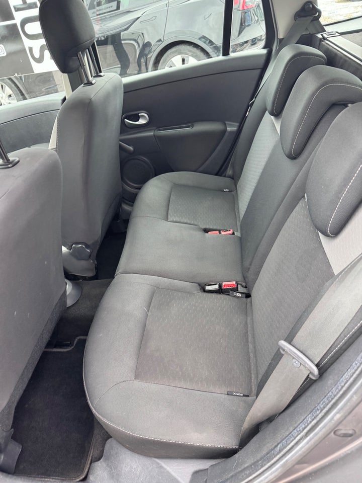 Renault Clio III 1,2 16V Sport Tourer 5d