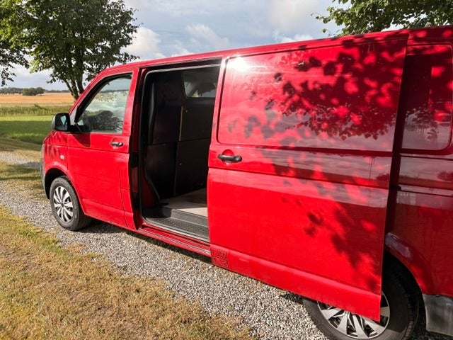 VW Transporter 2,0 TDi 140 Kassevogn lang