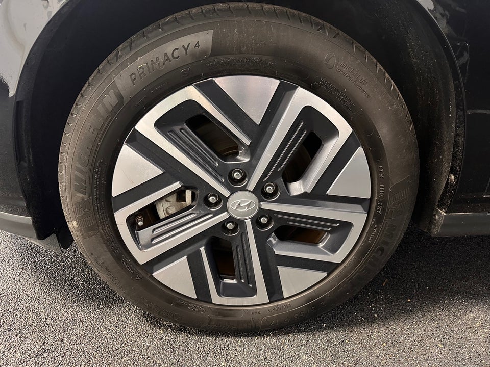 Hyundai Kona 39 EV Essential 5d