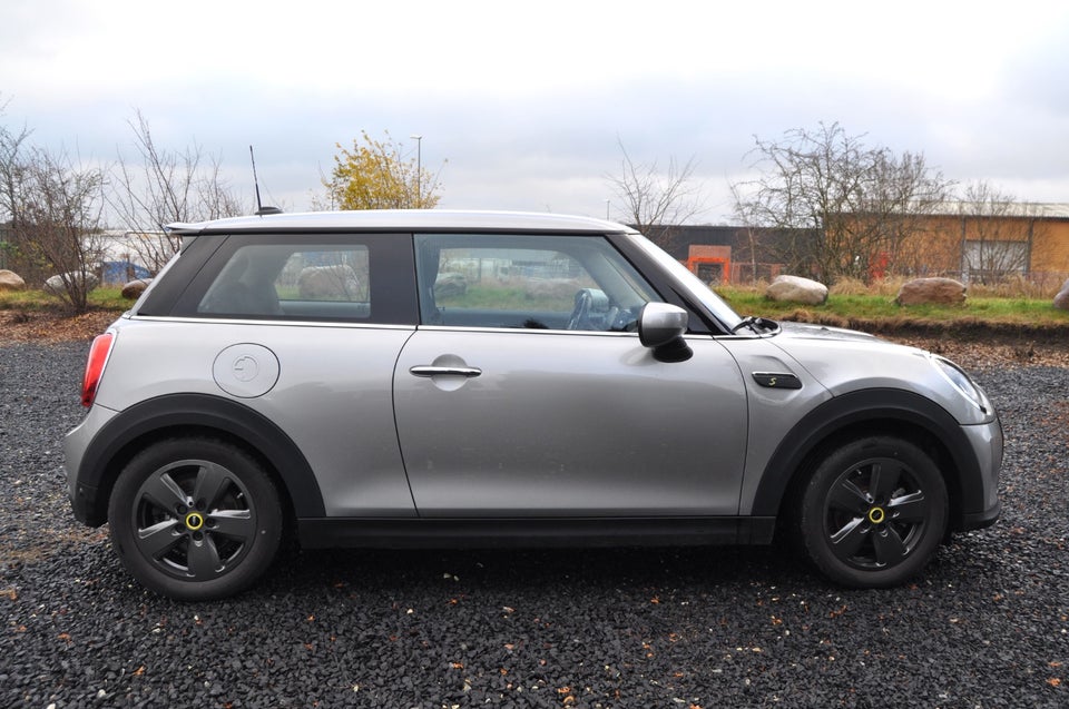 MINI Cooper SE Essential 3d