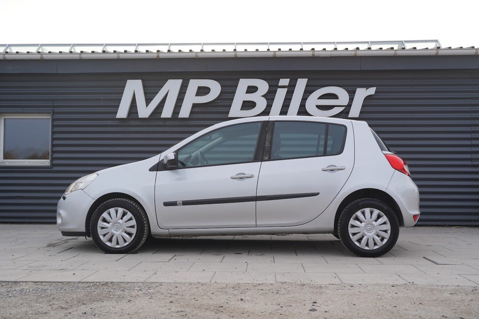 Renault Clio III 1,2 16V Authentique 5d