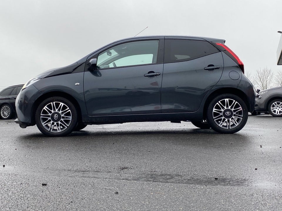 Toyota Aygo 1,0 VVT-i x-press x-shift 5d