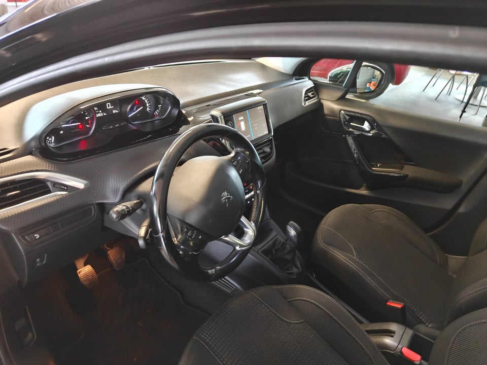 Peugeot 208 1,2 PureTech 82 Allure Sky 5d