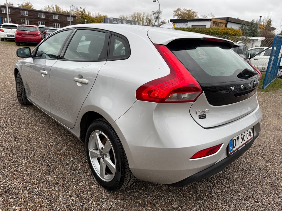 Volvo V40 1,6 D2 115 Momentum Drive-E 5d