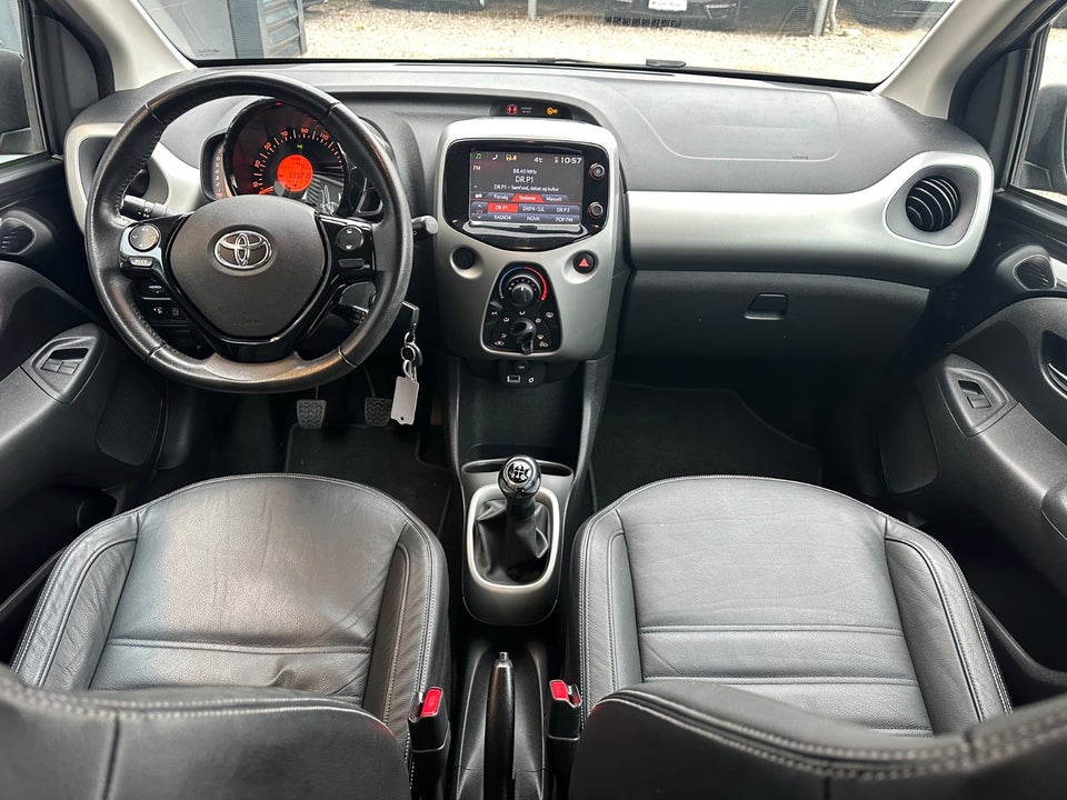 Toyota Aygo 1,0 VVT-i x-black 5d