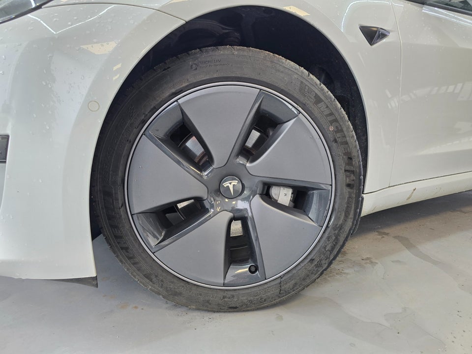 Tesla Model 3 Standard Range+ RWD 4d