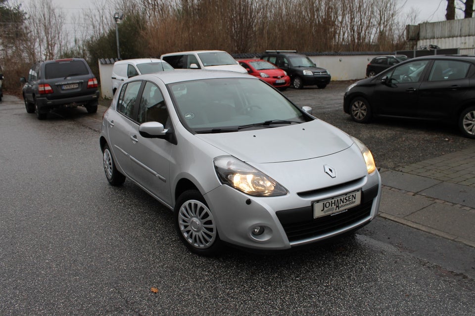 Renault Clio III 1,2 16V Authentique 5d