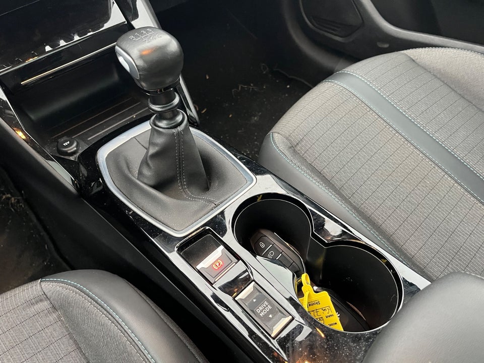 Peugeot 208 1,2 PureTech 100 Allure Sky 5d