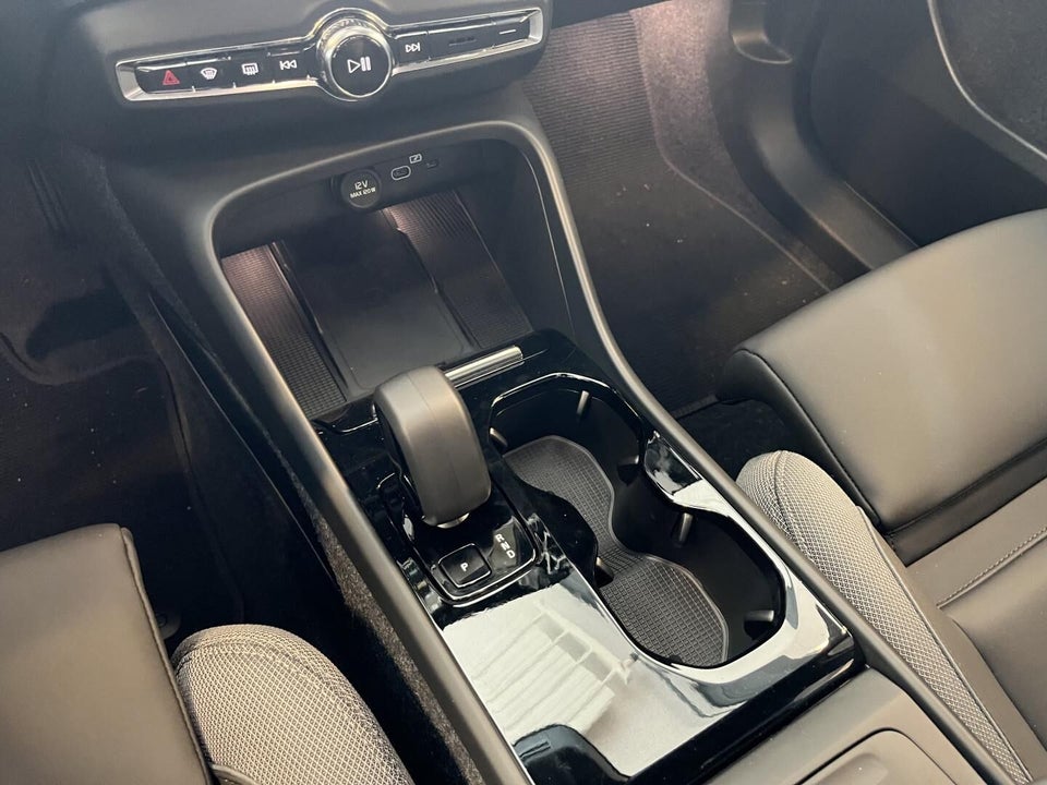 Volvo EX40 Extended Range Plus 5d