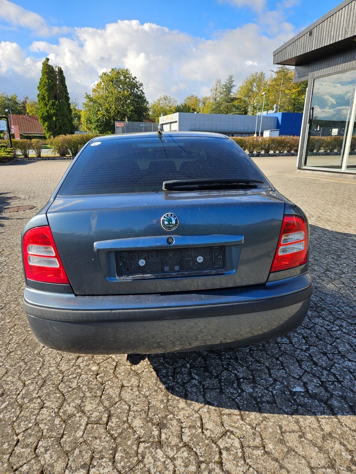 Skoda Octavia 1,6 Ambiente 5d