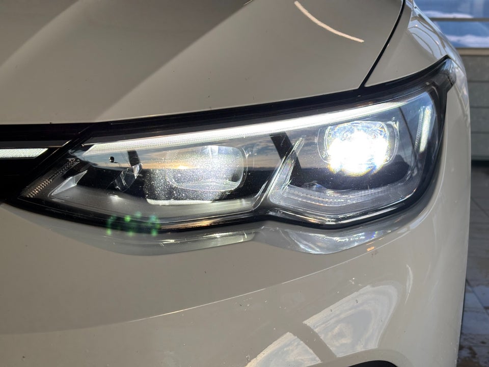 VW Golf VIII 1,4 eHybrid DSG 5d