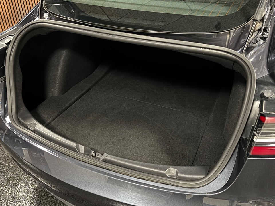 Tesla Model 3 Standard Range+ RWD 4d